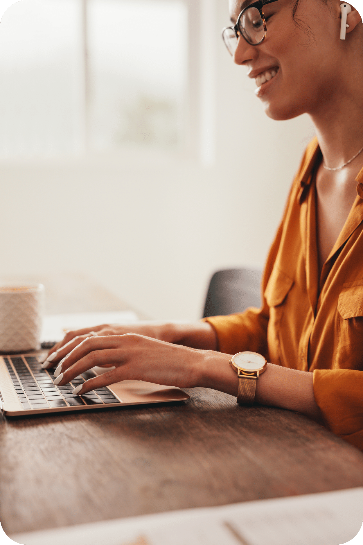 woman-writing-on-computer